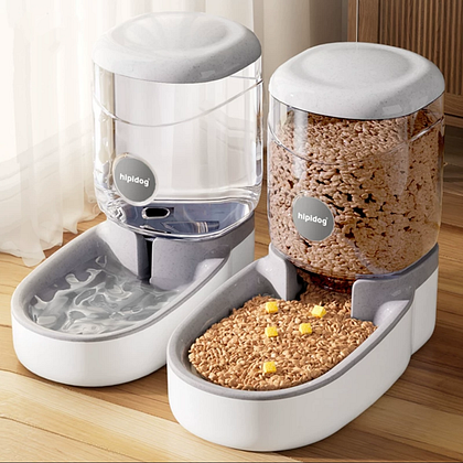 Large capacity food dispenser