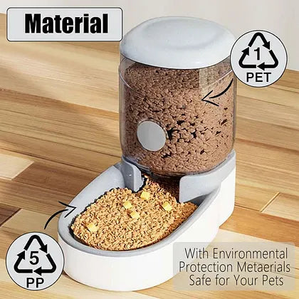 Large capacity food dispenser
