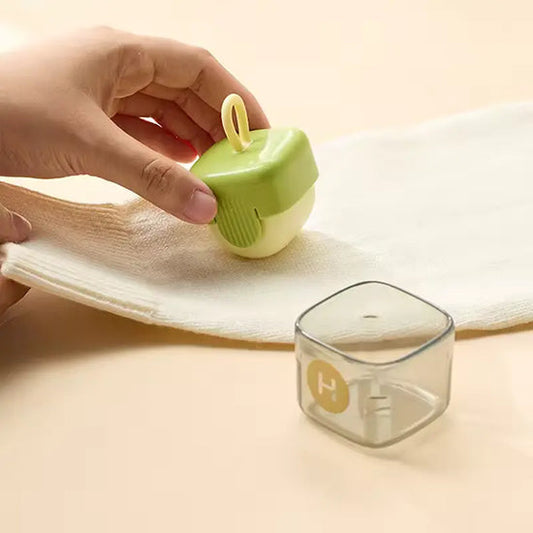 Portable lint roller